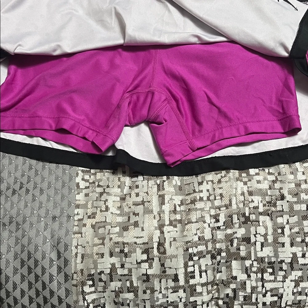 Nike polka dot running /gym
Skort. Size small - Picture 2 of 4